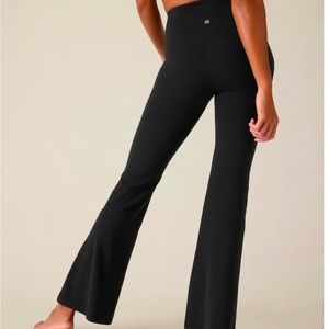 Athleta Elation Flare Pant Size Medium